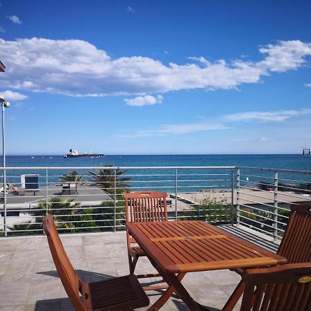 Appartamento Deluxe Con Terrazza Sul Mare Savona Exteriör bild