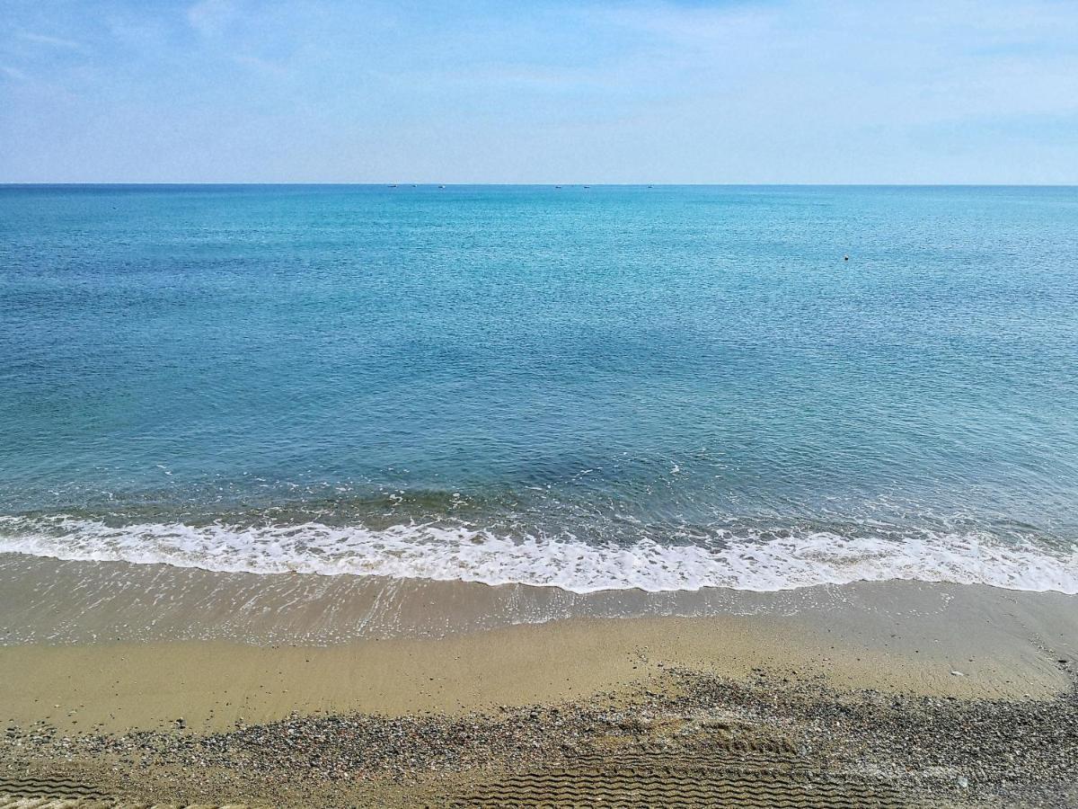 Appartamento Deluxe Con Terrazza Sul Mare Savona Exteriör bild
